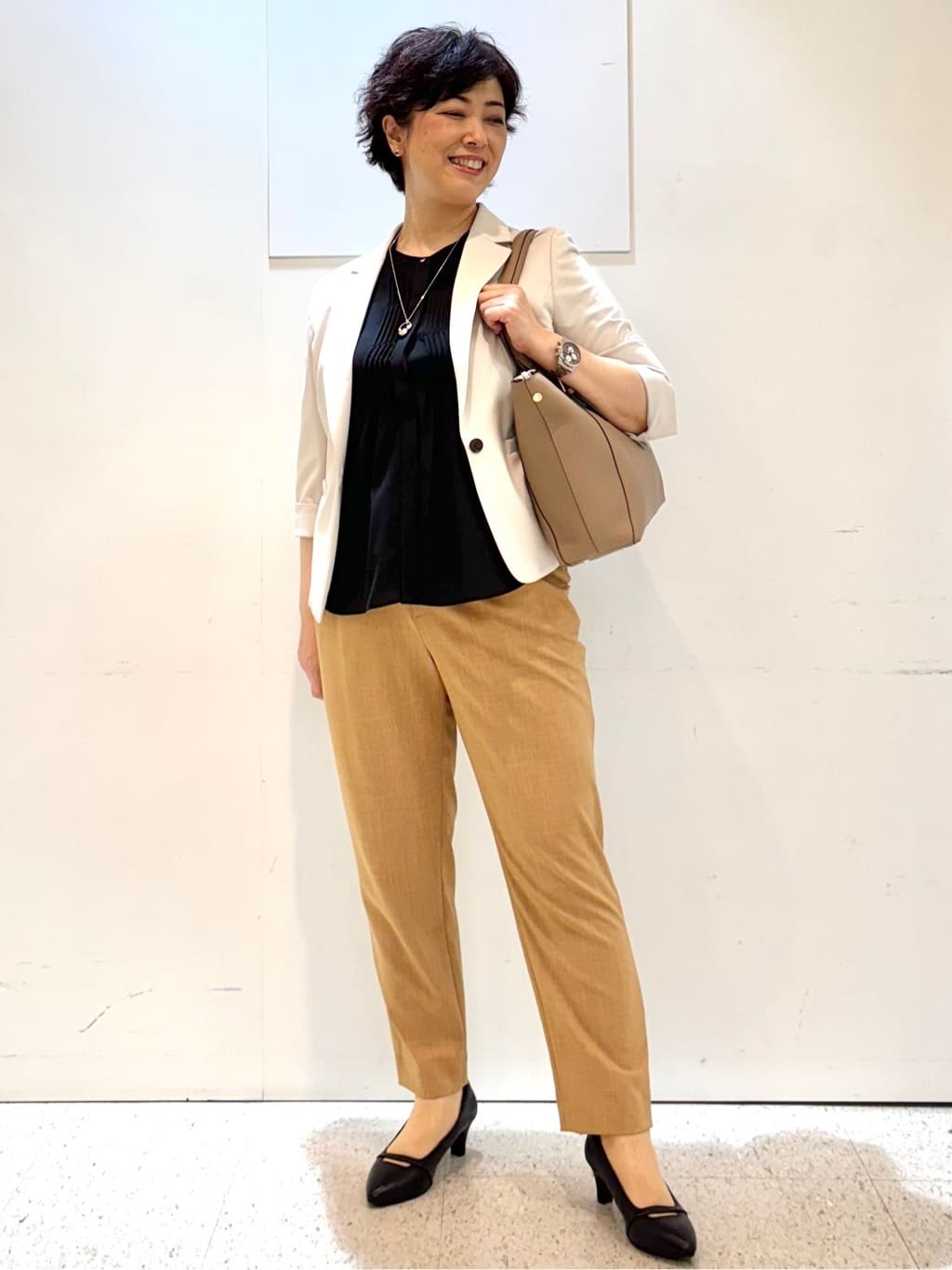 ヤスコさんの「Reflect｜【インナーに◎／すっきり見え！長め丈】タックデティールブラウス」を使ったコーディネート
