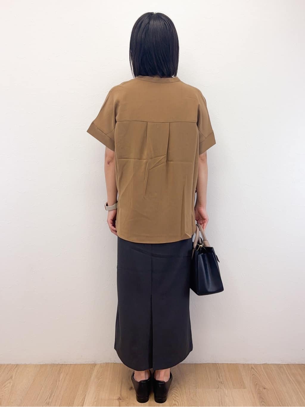 Takeさんの「OPAQUE.CLIP｜《5色展開／SS-LLサイズ》スキッパー金ボタンブラウス／セットアップ対応【防シワ／ストレッチ／洗濯」を使ったコーディネート