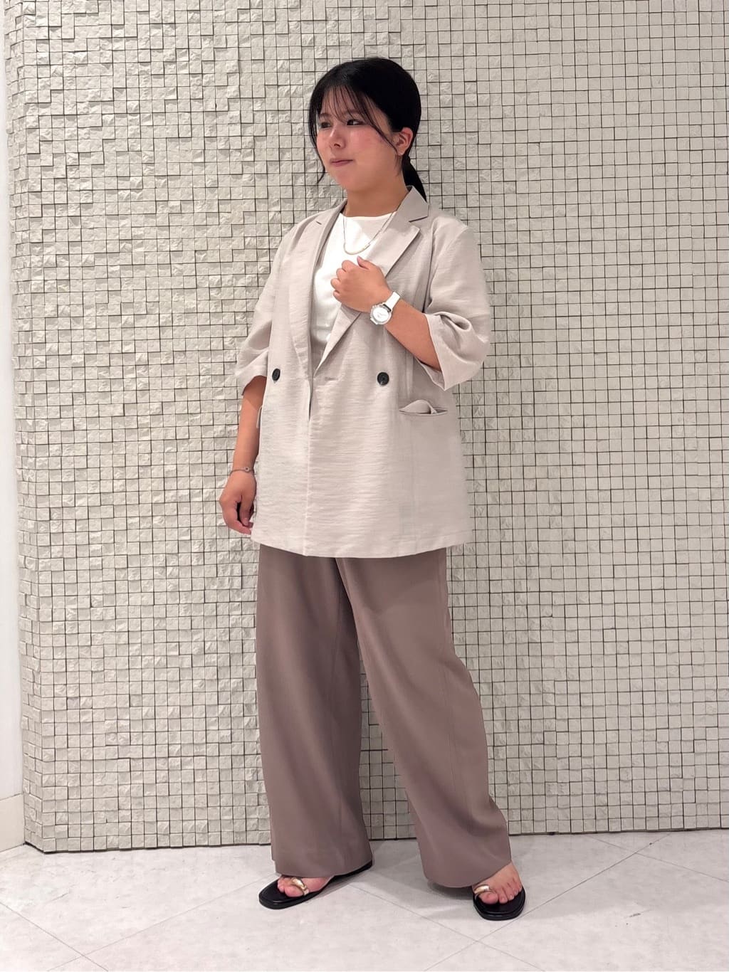 MEGUMIさんの「INDIVI｜【UVケア／SETUP可能】エアリージョーゼット ワイドパンツ」を使ったコーディネート