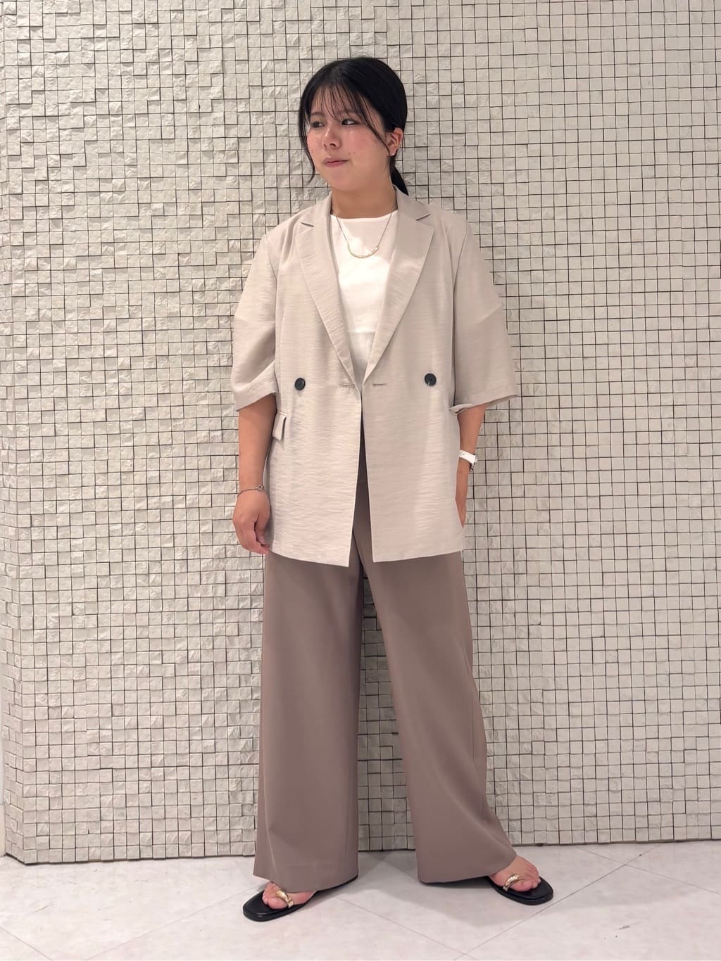 MEGUMIさんの「INDIVI｜【UVケア／SETUP可能】エアリージョーゼット ワイドパンツ」を使ったコーディネート