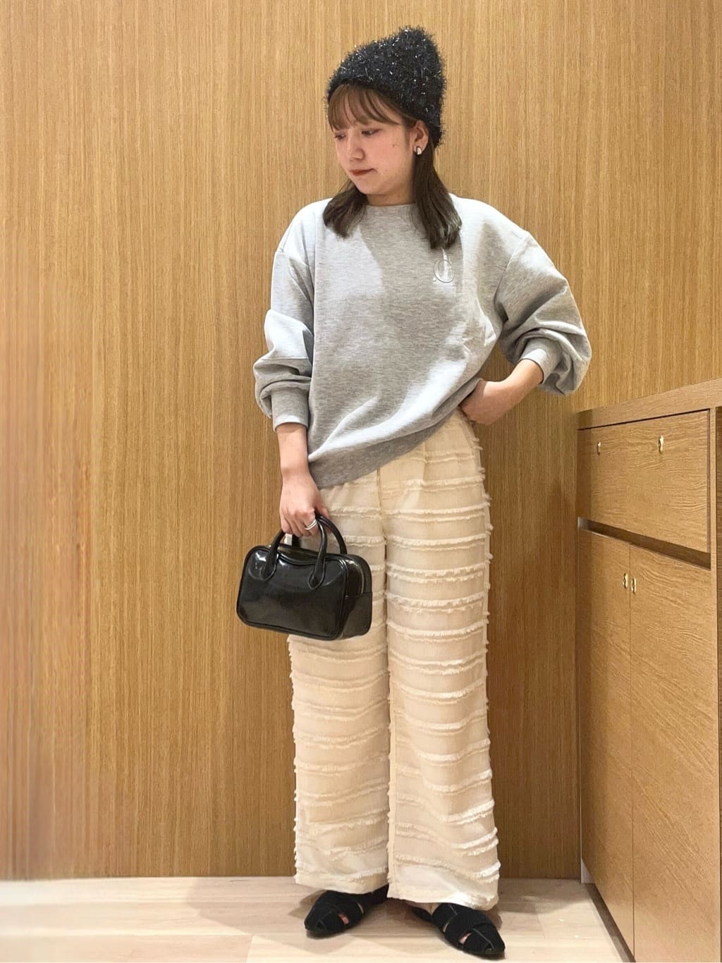 mizukiさんの「OPAQUE.CLIP｜フリンジボーダージャカードワイドパンツ【洗濯機洗い可】」を使ったコーディネート