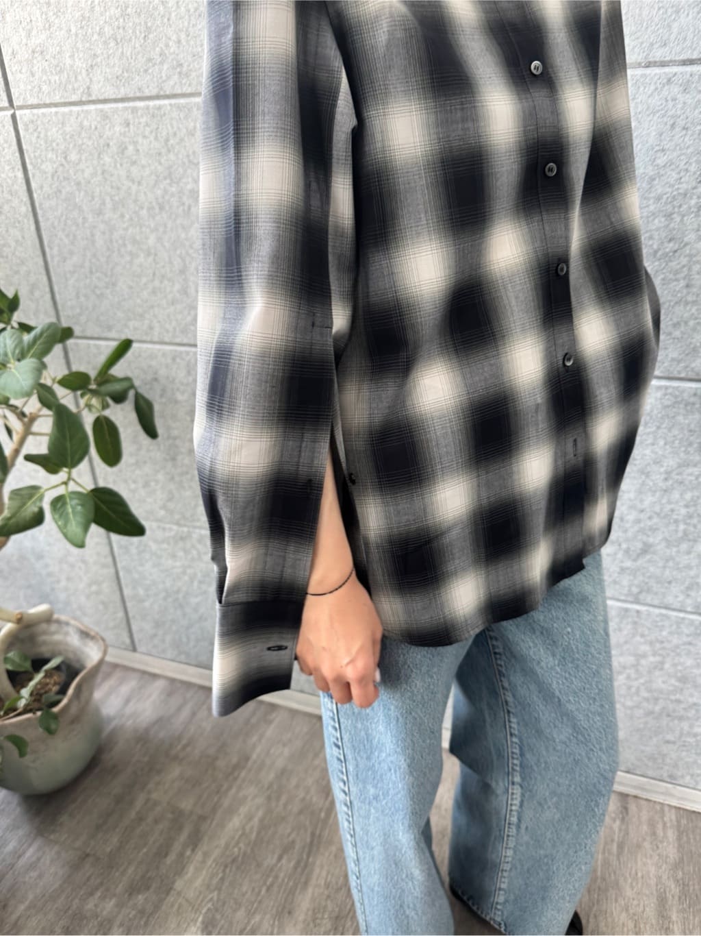 designer yukaさんの「CODE A｜shadow check over shirt」を使ったコーディネート
