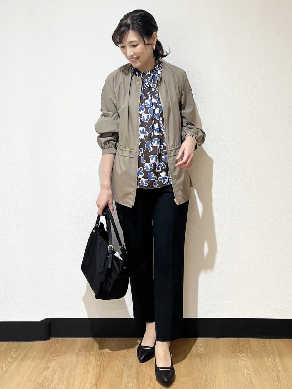 ayaさんの「Reflect｜【ジャケットのインナーにおすすめ◎】花柄タックデザインブブラウス」を使ったコーディネート