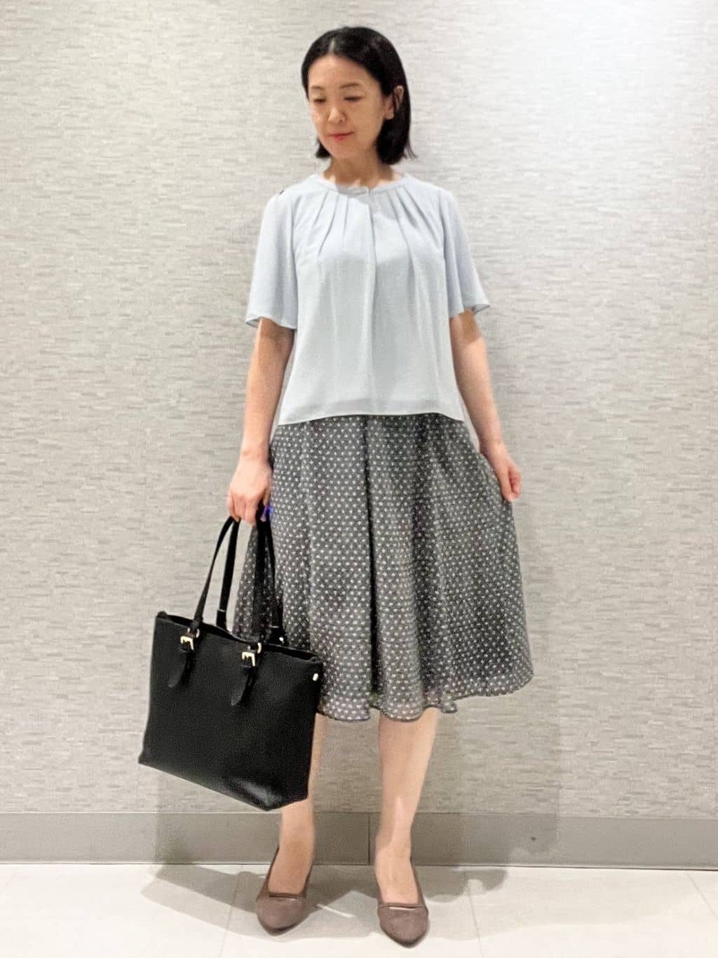 marikoさんの「Reflect｜【一枚着で着映え◎／ジャケットのインナーにも】フロント開きブラウス」を使ったコーディネート