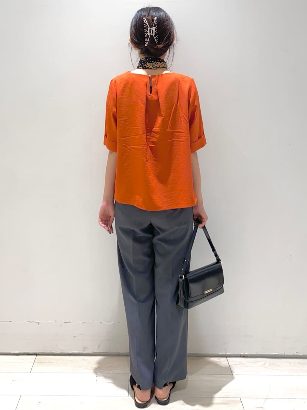 shikaさんの「THE SHOP TK｜麻調メッシュブラウス【二の腕カバー/洗える】」を使ったコーディネート