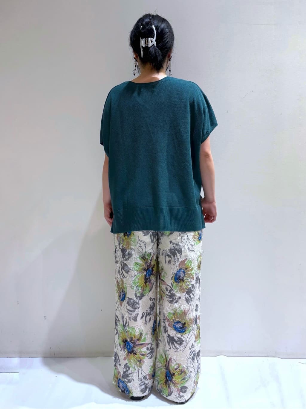 momoさんの「OPAQUE.CLIP｜《5色展開／S-LLサイズ》リラクシーメッシュニット【洗濯機洗い可】」を使ったコーディネート