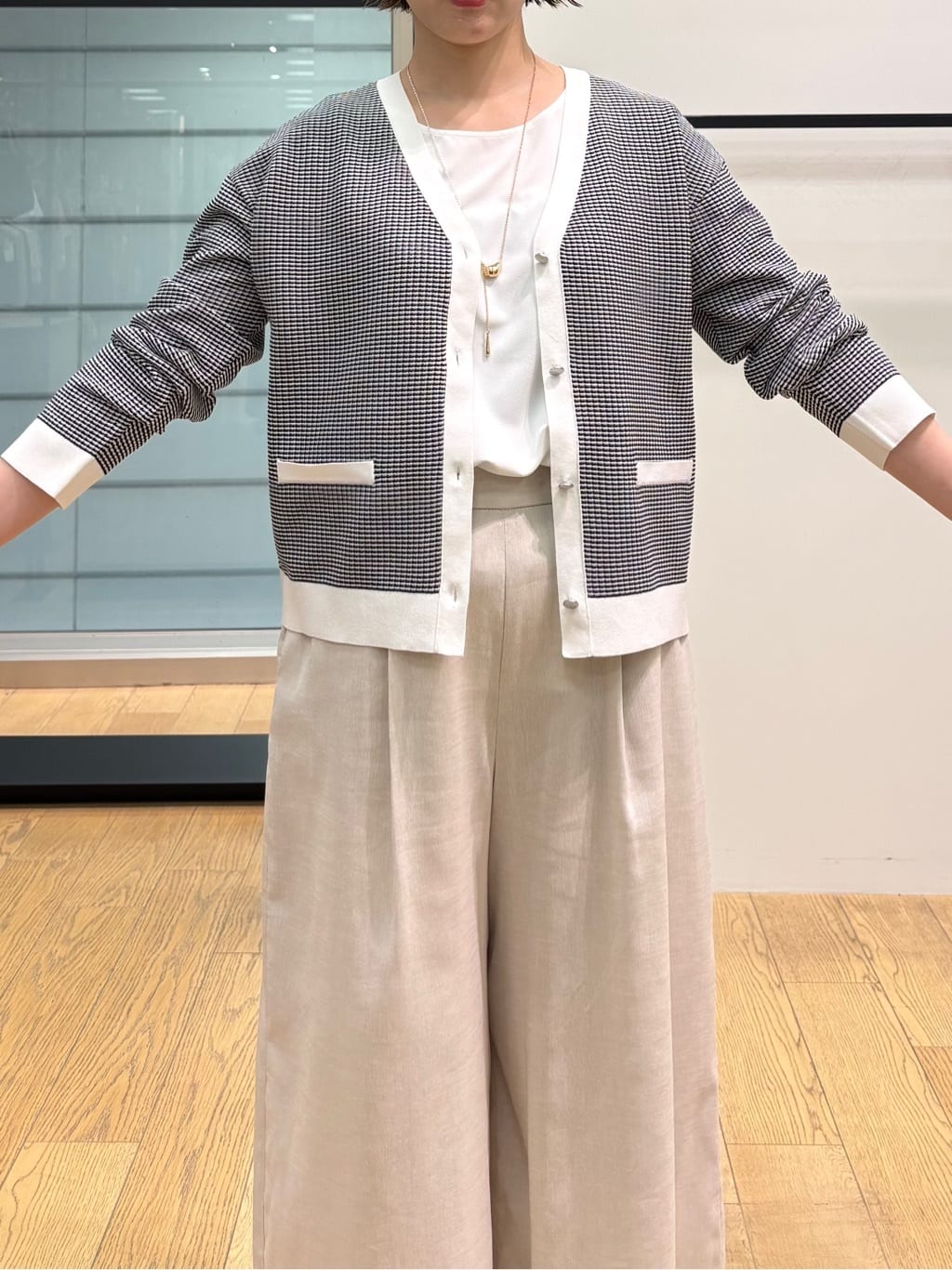 asamiさんの「INDIVI｜【軽く羽織れる/洗える】ジャケット風カーディガン」を使ったコーディネート