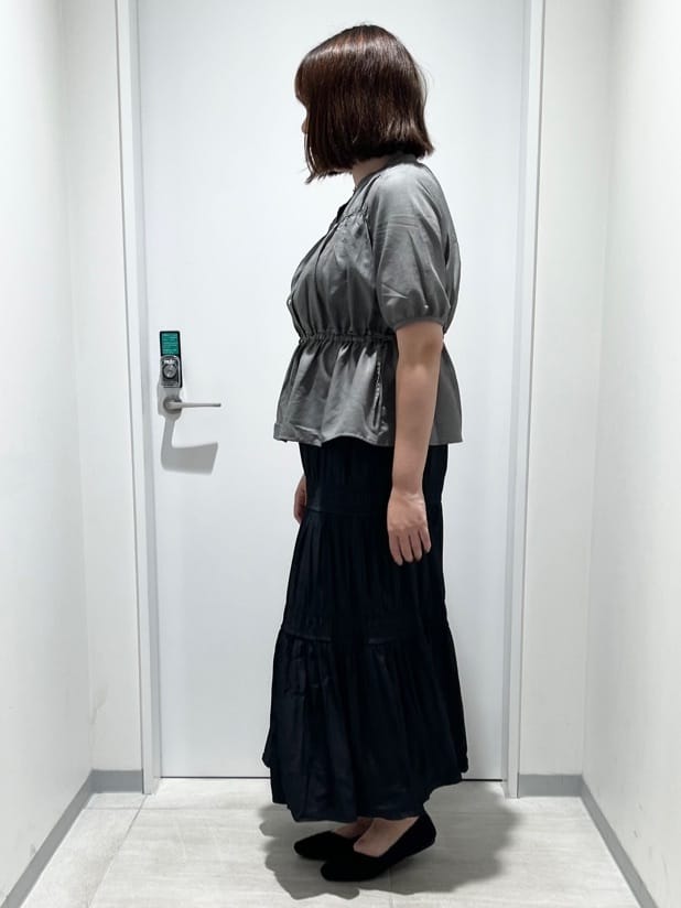 アリサさんの「grove｜【二の腕/体型カバー】メリハリシルエットが叶うシャーリングブラウス」を使ったコーディネート