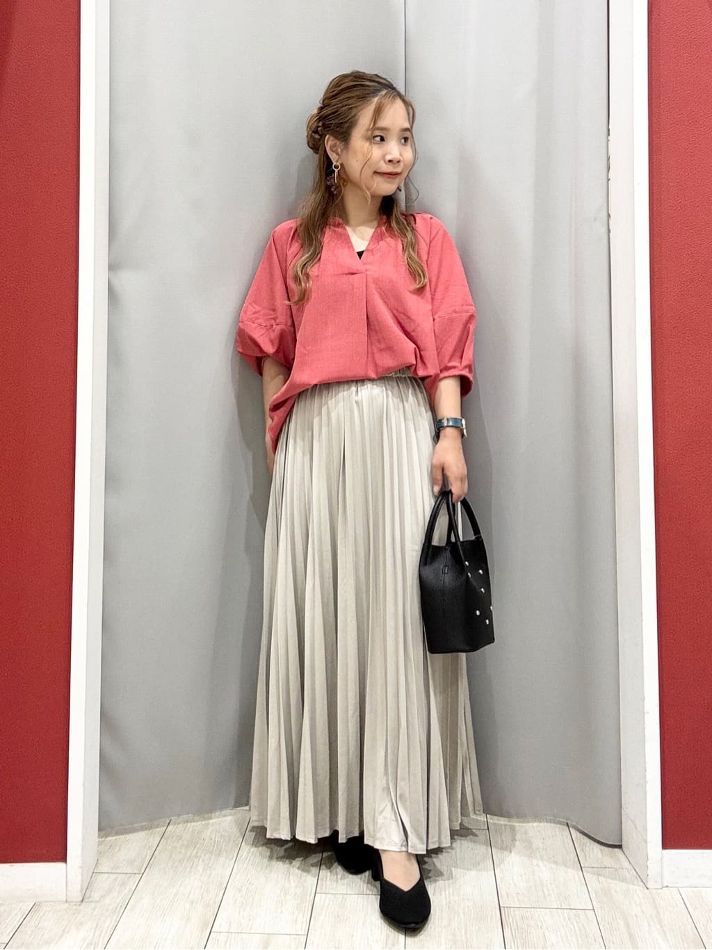 shioさんの「SHOO･LA･RUE｜【S-LL/洗濯後しわになりにくい】ランタンスリーブで女性らしく 5分袖スキッパーブラウス」を使ったコーディネート