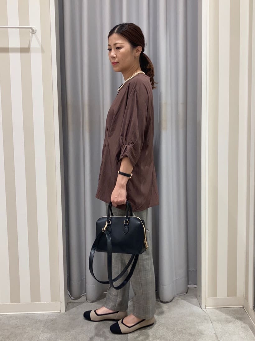 𝐂𝐡𝐢𝐢 &hearts;(ちー)さんの「SHOO･LA･RUE｜【S-LL/通勤スタイルにも】ウエストタックで程よくシェイプ 大人の上品ブラウス」を使ったコーディネート