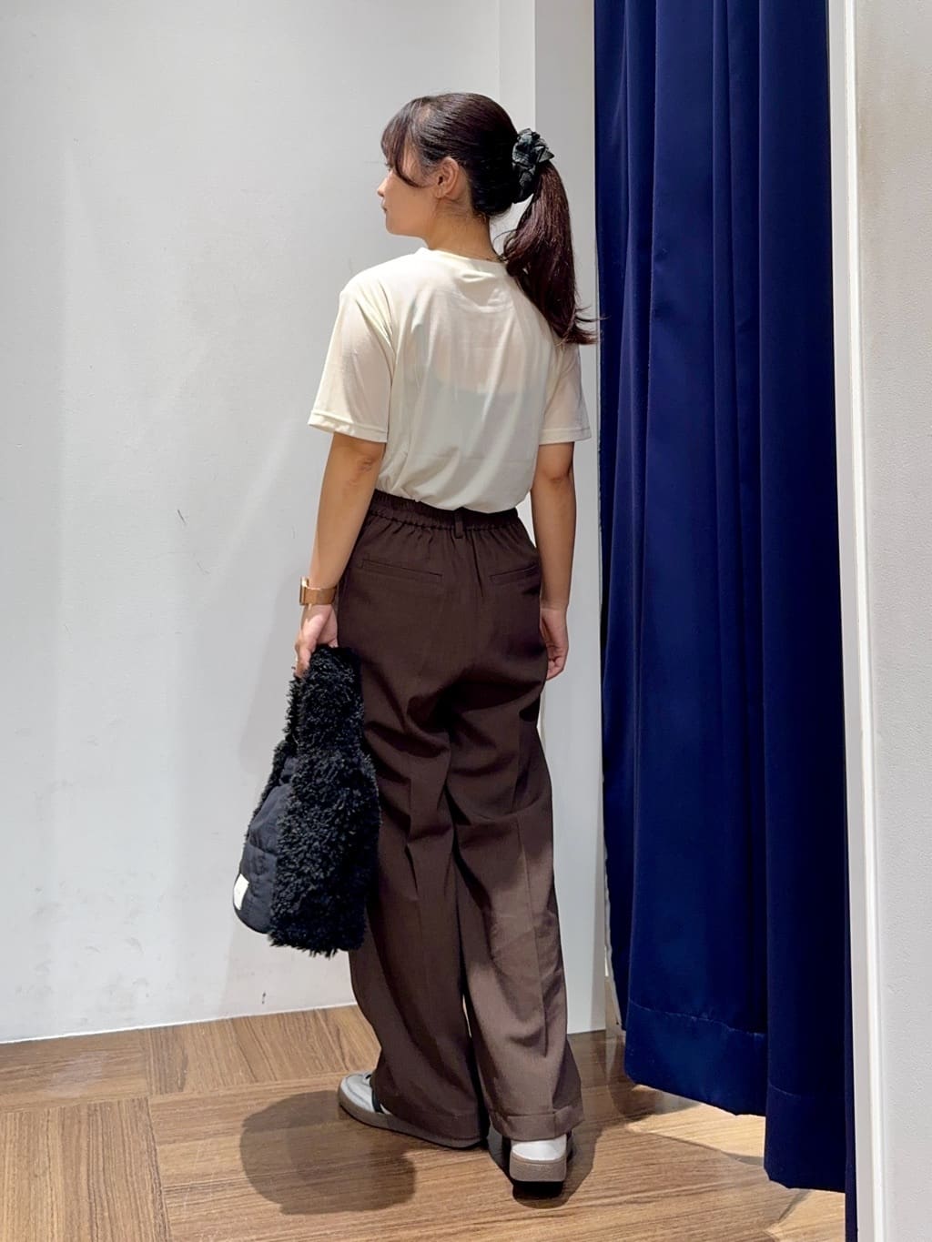 cherryさんの「THE SHOP TK｜シアーベロアカットソー【洗える】」を使ったコーディネート