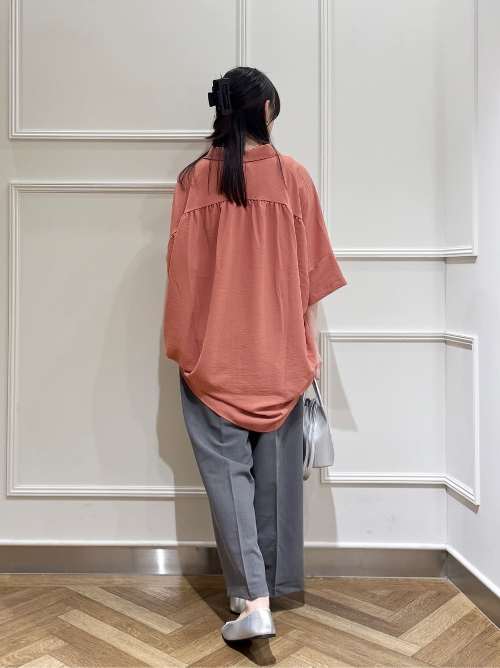 muuさんの「SHOO･LA･RUE｜【S-LL/体型カバー】気になる部分を隠したい大人のバックギャザーチュニック」を使ったコーディネート