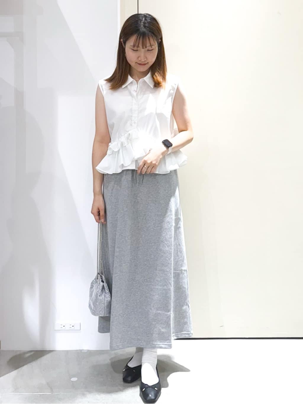 sayaさんの「OPAQUE.CLIP｜《Can Cam掲載》裾ラッフルフリルシャツ【洗濯機洗い可】」を使ったコーディネート