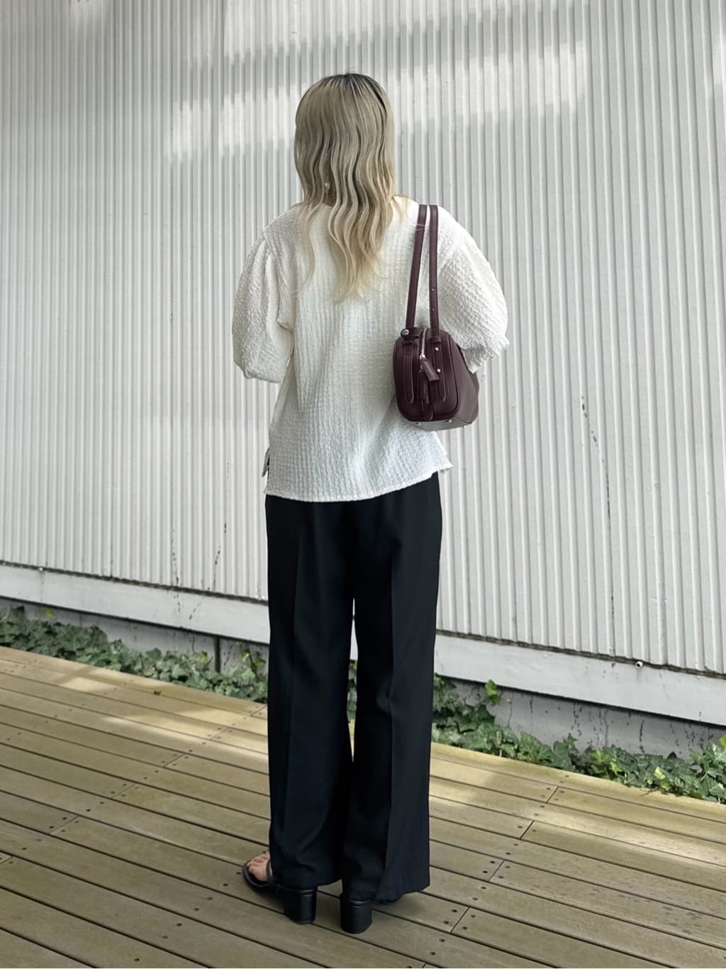 omaさんの「THE SHOP TK｜麻調ピンタックワイドパンツ【洗濯機OK】」を使ったコーディネート