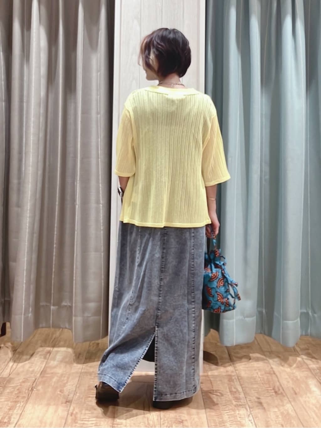 aaamiさんの「SHOO･LA･RUE｜【洗える/S-LL】大人のシアー感 キラキラ リブニット」を使ったコーディネート