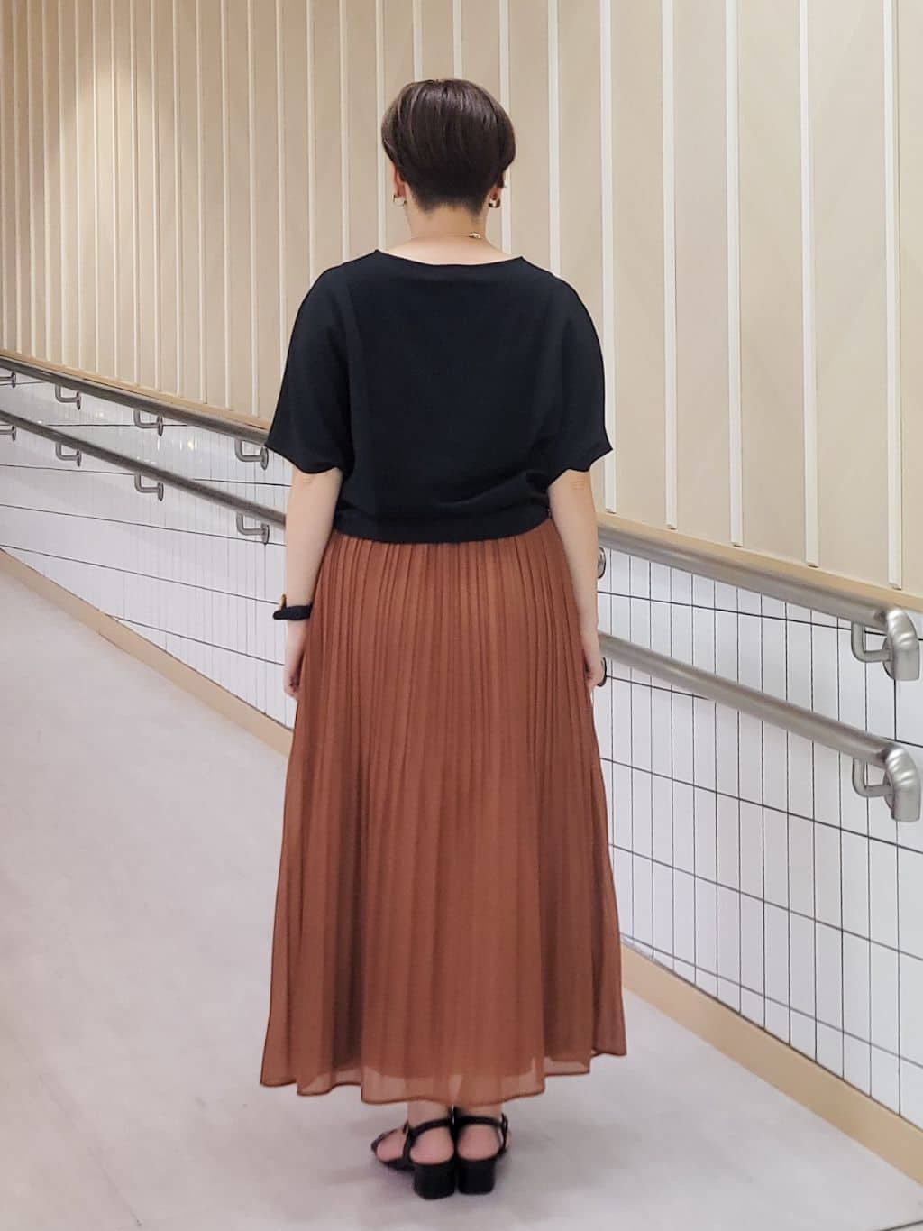 tomoさんの「COUP DE CHANCE｜【手洗い可】デニム風プリーツスカート」を使ったコーディネート