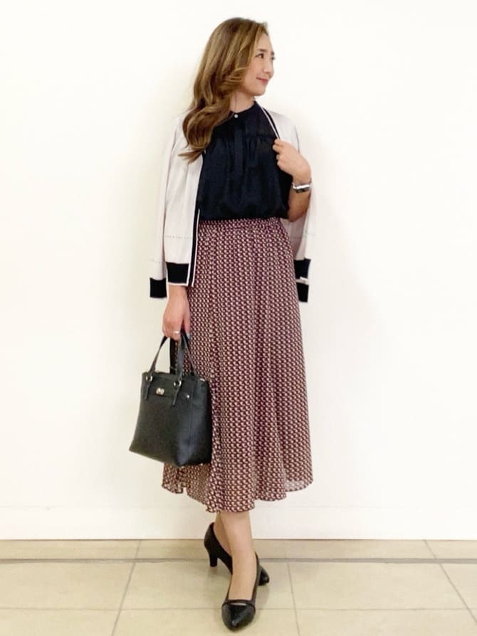 NAKAさんの「Reflect｜【WEB先行カラーあり／手洗い可／アンサンブル可】バイカラーカーディガン」を使ったコーディネート