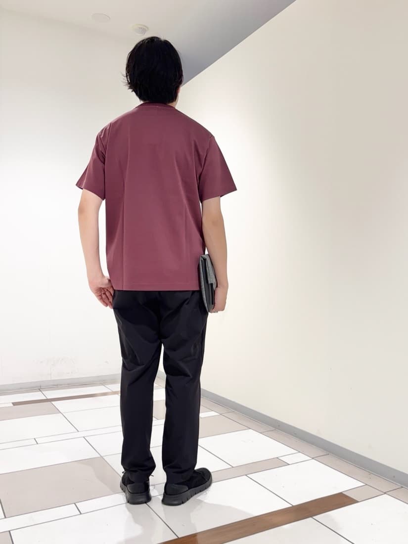 及川さんの「TAKEO KIKUCHI｜【COOL CITY WEAR】ワンポイント刺しゅう ポケットTシャツ /接触冷感」を使ったコーディネート