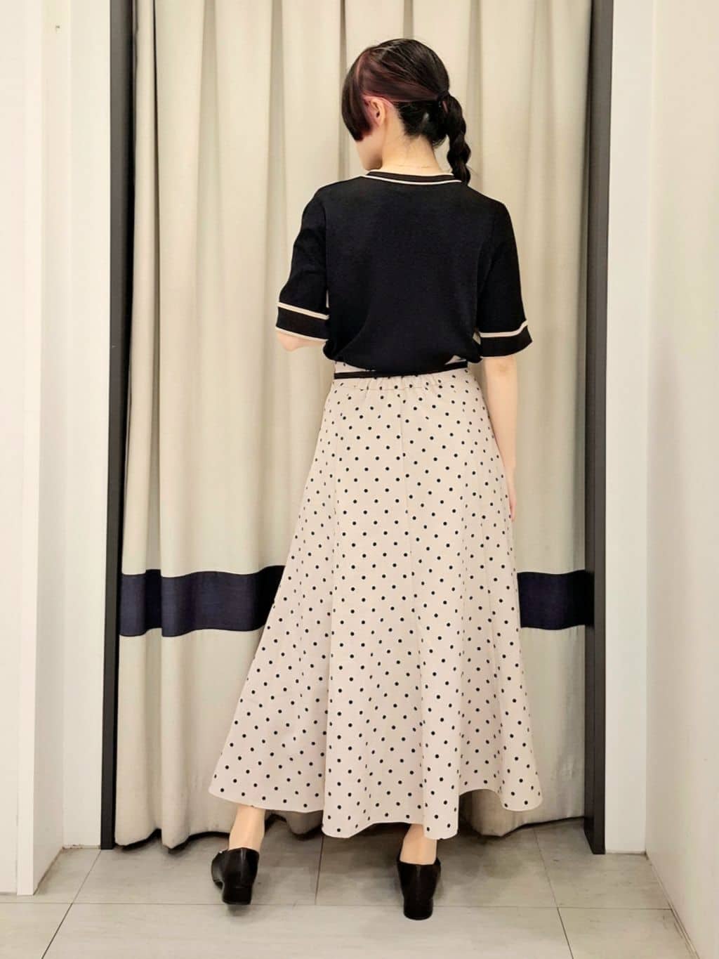 なーちゃんさんの「grove｜ドットで華やぐ　軽やかマーメイドスカート」を使ったコーディネート