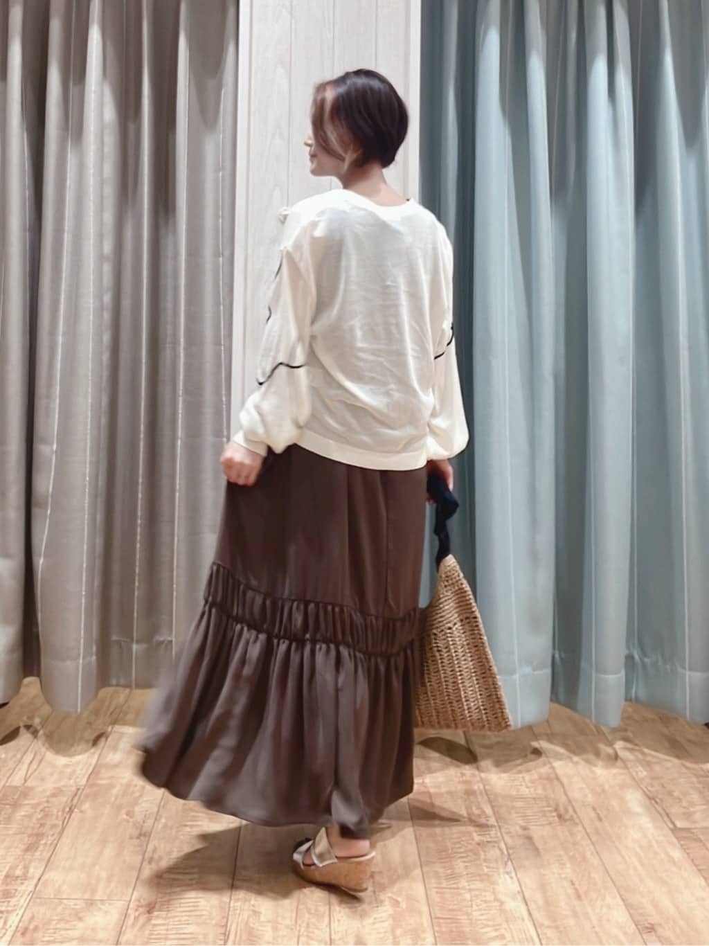 aaamiさんの「SHOO･LA･RUE｜ニュアンスデザインがこなれ見え 刺繍デザイン シアーカーディガン」を使ったコーディネート