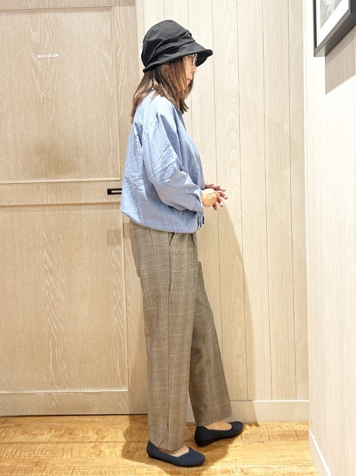 yukaさんの「SHOO･LA･RUE｜【S-LL】インせず着られる デニムライク前開きブラウス」を使ったコーディネート