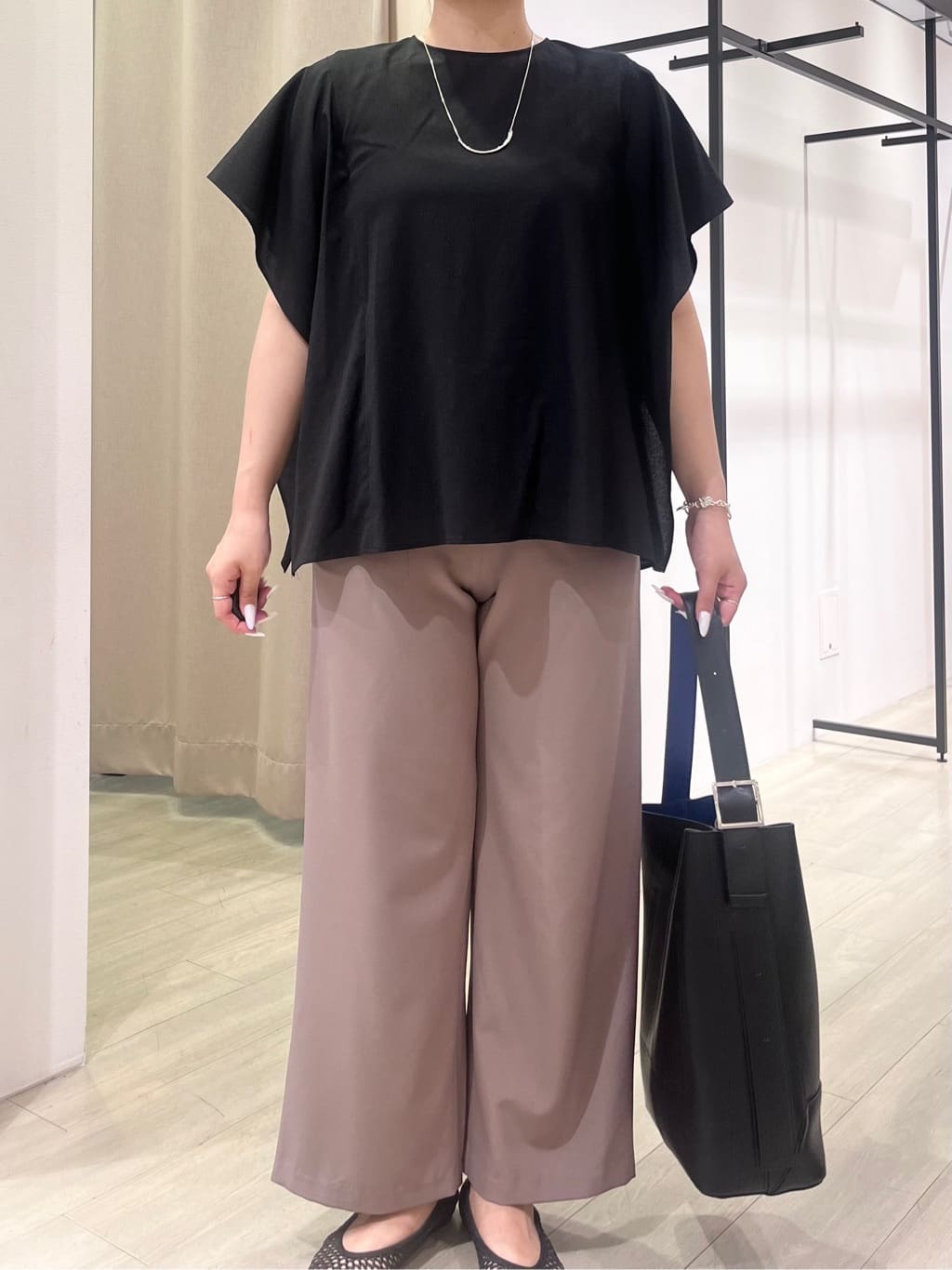 hasuさんの「INDIVI｜【体型カバー】スクエアブラウス」を使ったコーディネート