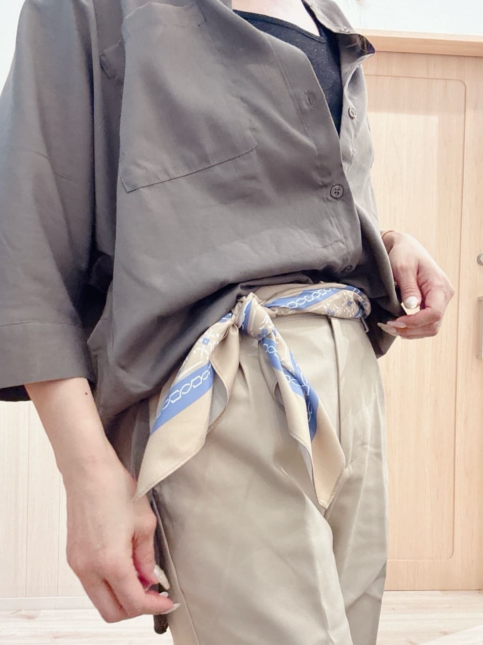 モカさんの「SHOO･LA･RUE｜【S-LL/洗濯後しわになりにくい】コットン風 前あきドルマンブラウス」を使ったコーディネート