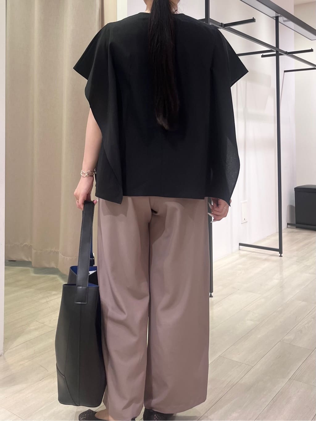 hasuさんの「INDIVI｜【体型カバー】スクエアブラウス」を使ったコーディネート