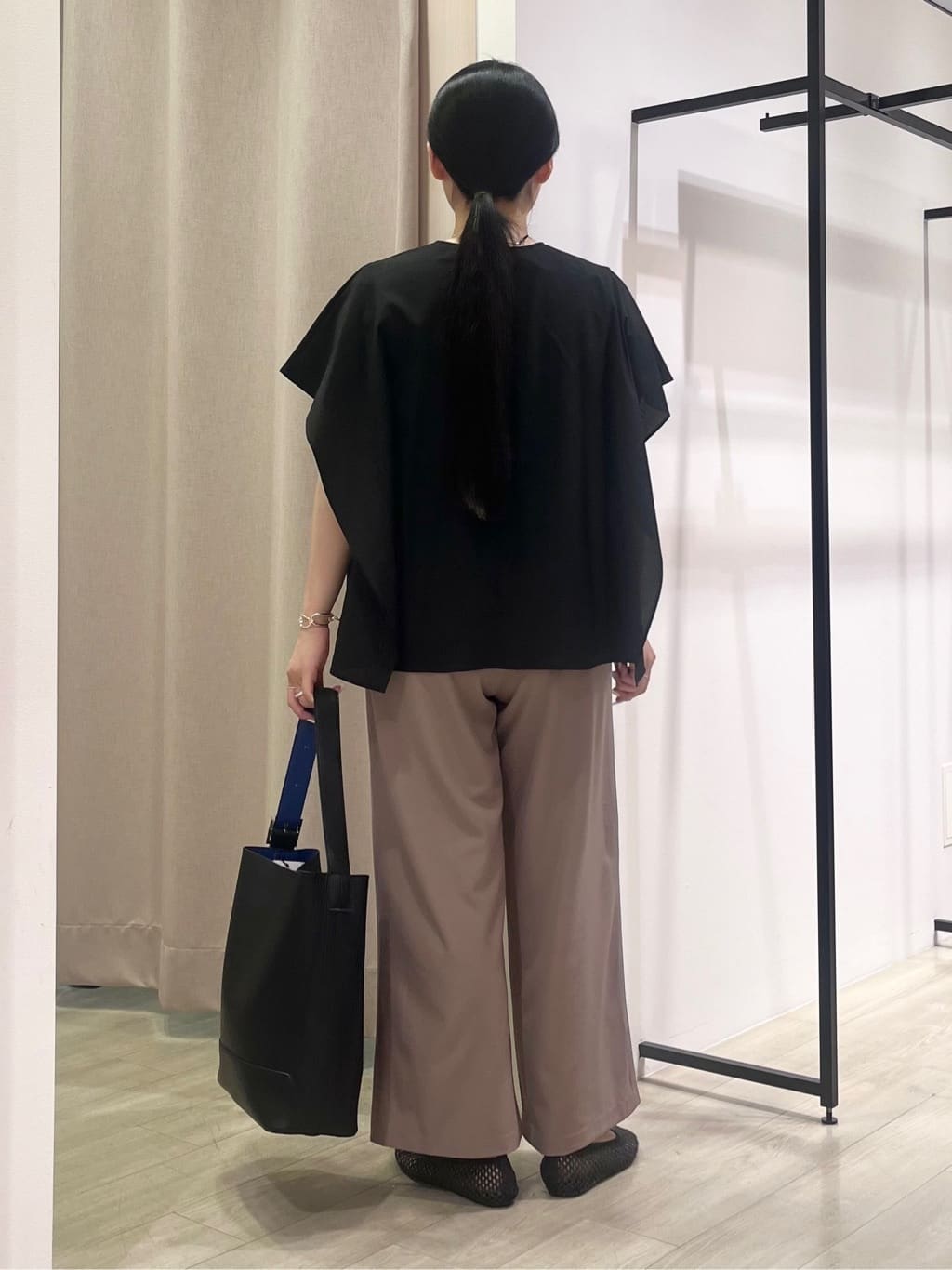 hasuさんの「INDIVI｜【体型カバー】スクエアブラウス」を使ったコーディネート