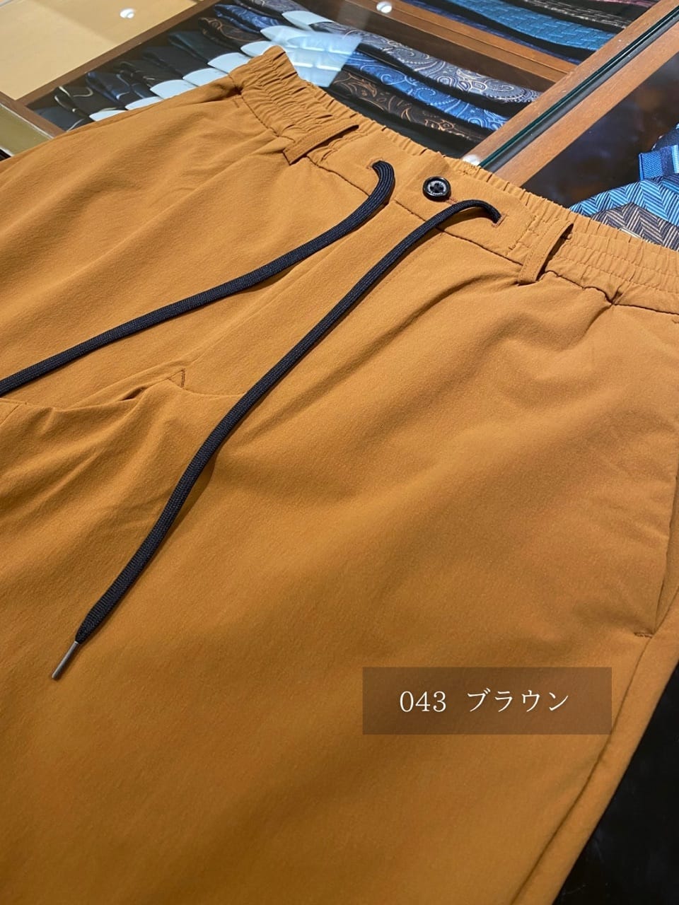 小南大和さんの「TAKEO KIKUCHI｜【3Dナイロンストレッチ】スリムイージーパンツ」を使ったコーディネート