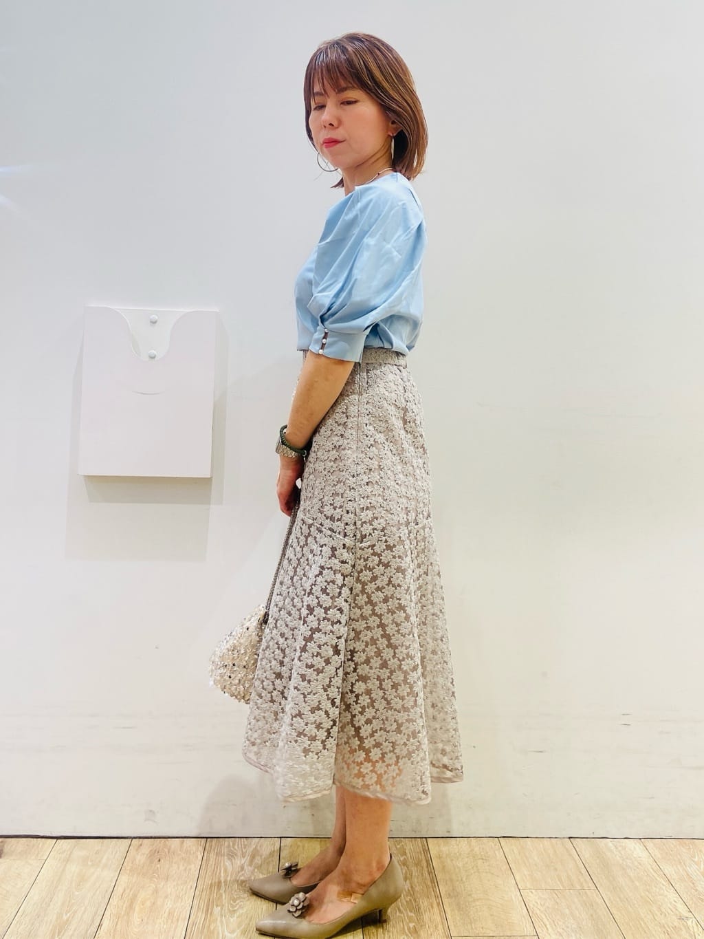 YUKOさんの「index｜《5色展開》Vネックタックパフスリーブトップス【洗濯機洗い可／UVケア／接触冷感】」を使ったコーディネート