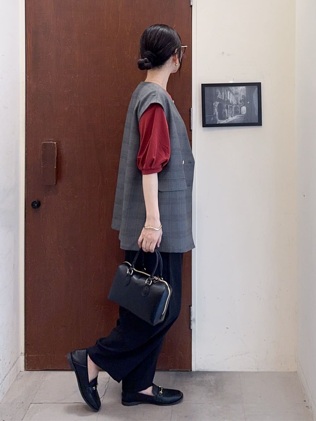 𝐇𝐢𝐫𝐨𝐦𝐢さんの「SHOO･LA･RUE｜【S-LL/セットアップ可/洗濯後しわになりにくい】ダブルベスト」を使ったコーディネート