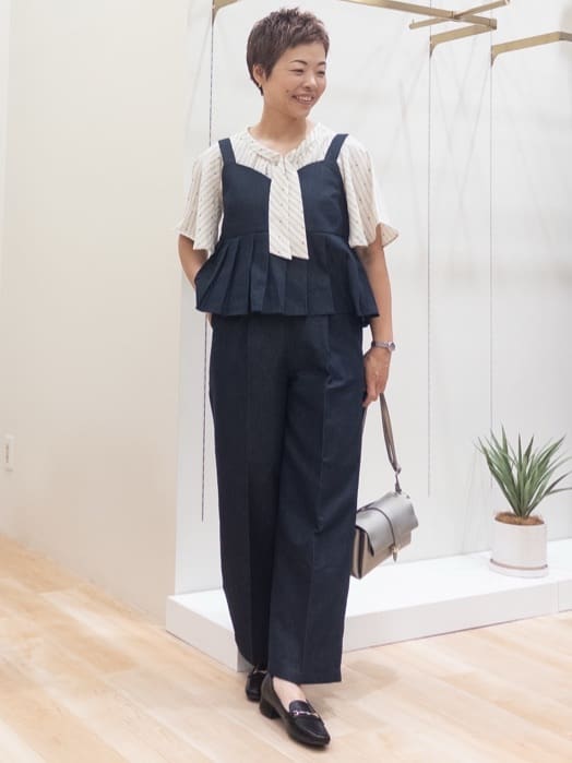シュウコさんの「grove｜【2点SET/体型カバー】夏から秋まで着まわせる！プリーツビスチェセットアップ」を使ったコーディネート