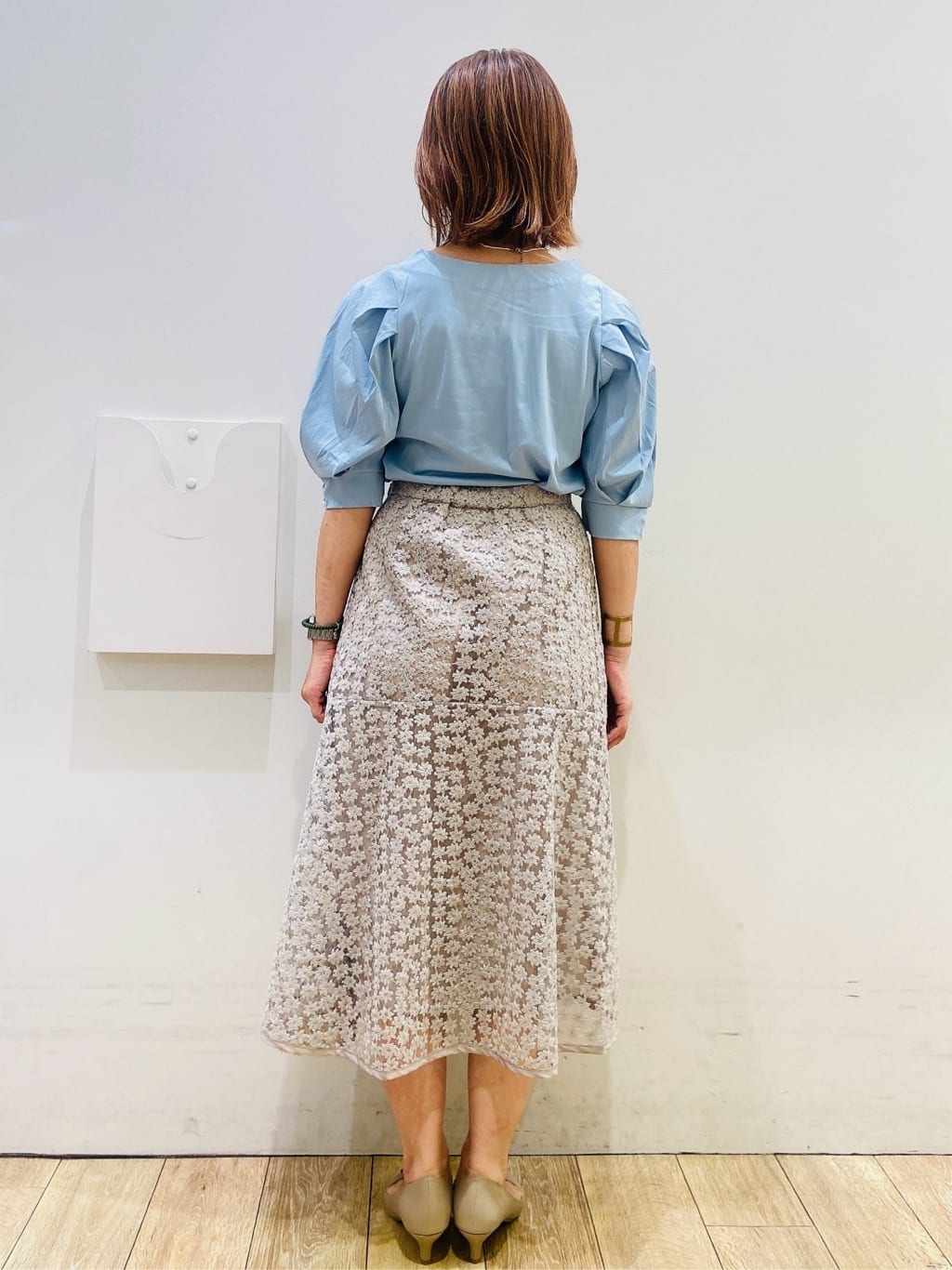 YUKOさんの「index｜《5色展開》Vネックタックパフスリーブトップス【洗濯機洗い可／UVケア／接触冷感】」を使ったコーディネート