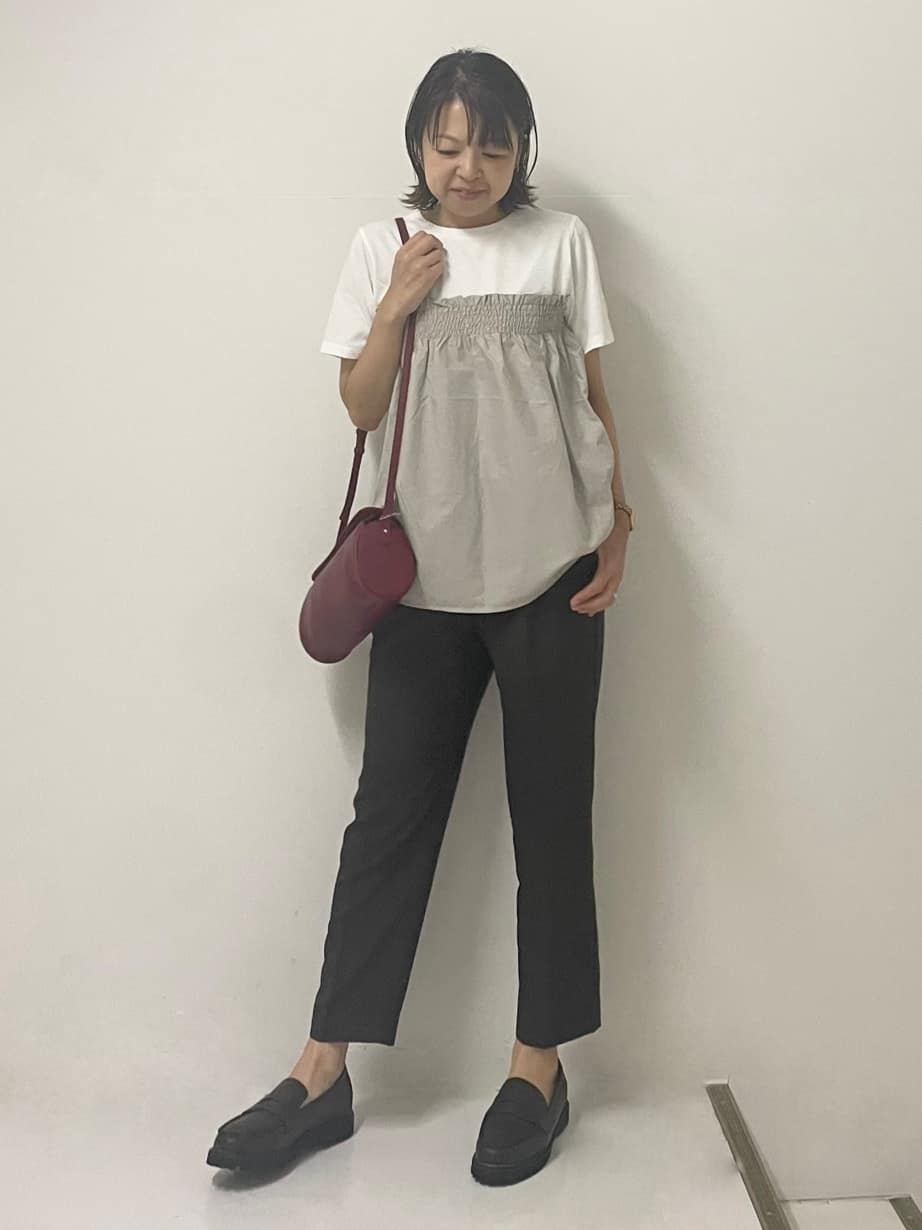 ISOさんの「Dessin｜【ウエストゴム・洗える】センターライン入りテーパードパンツ（XS～L）」を使ったコーディネート