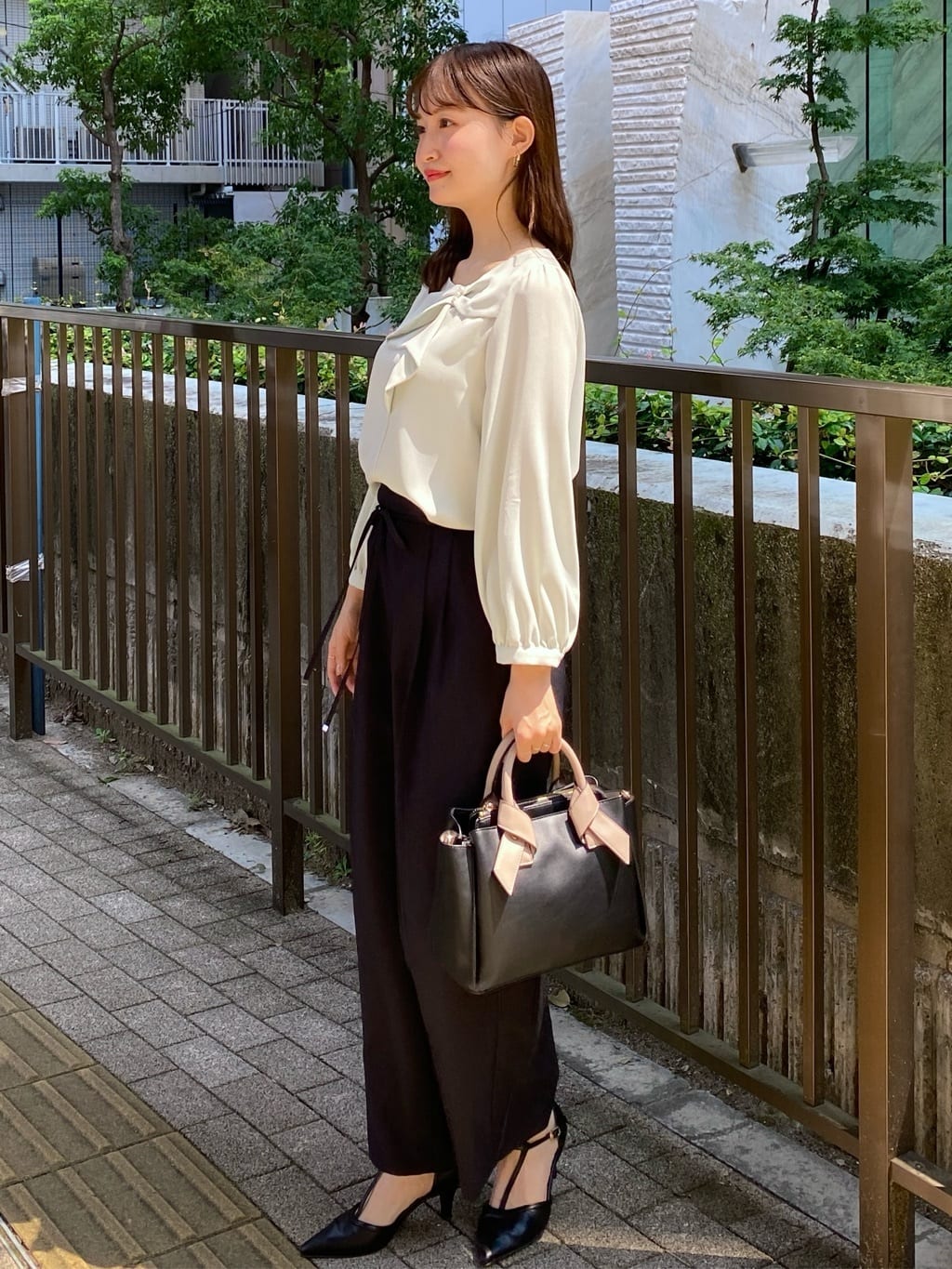 みさかさんの「index｜ストレッチ2タックワイドパンツ【洗濯機洗い可／接触冷感／吸水速乾】」を使ったコーディネート