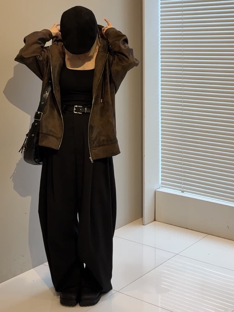 川本葵さんの「tk.TAKEO KIKUCHI｜ヴィンテージライクプリント ジップパーカー」を使ったコーディネート
