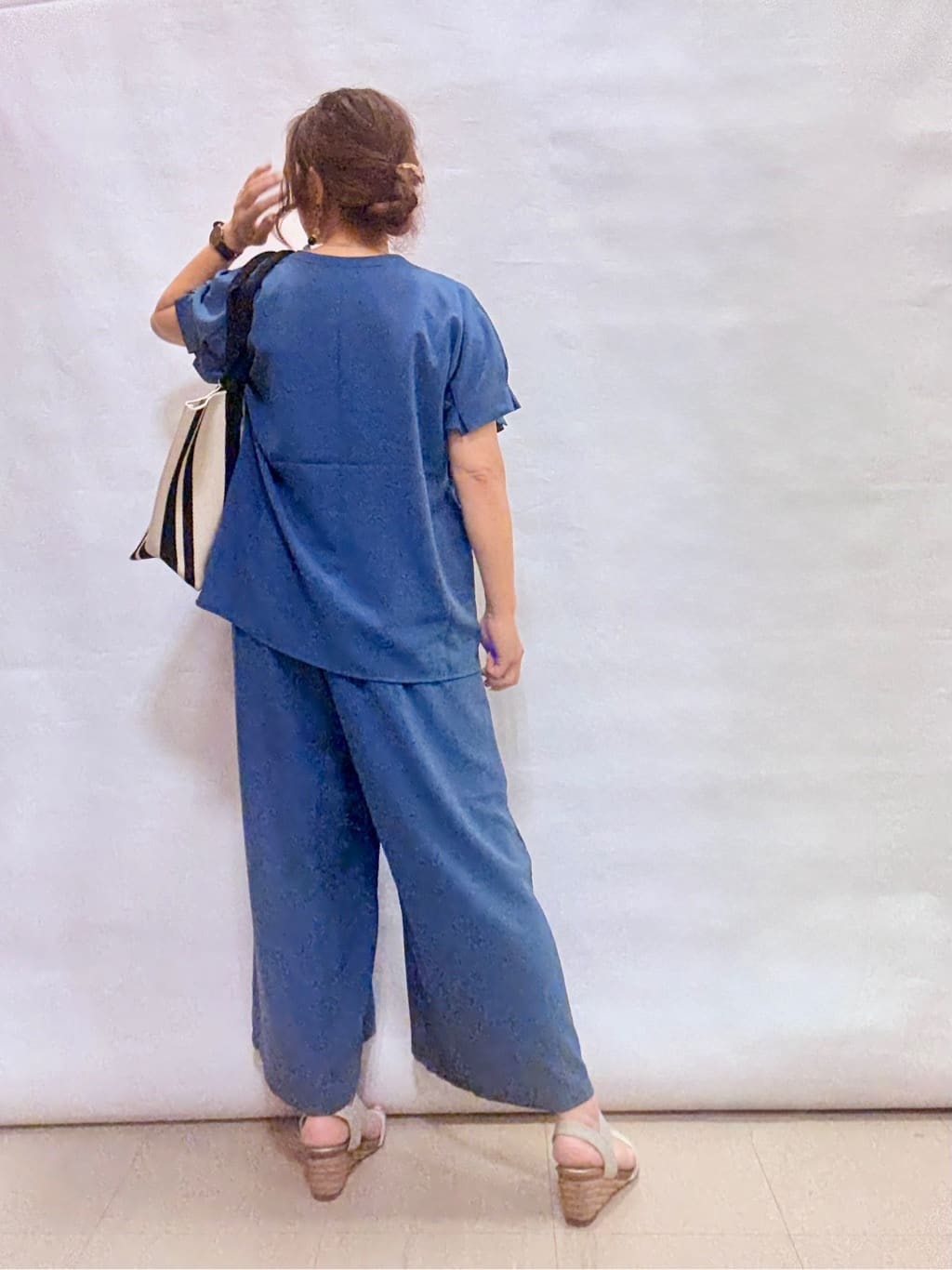fuuさんの「SHOO･LA･RUE｜【S-LL/セットアップ可/ひんやり】きちんと見えで上品 お袖タック スキッパーブラウス」を使ったコーディネート