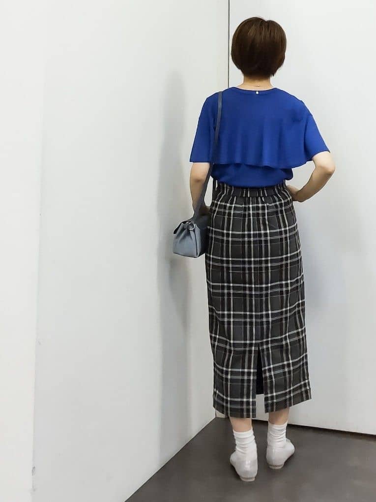 やまちゃんさんの「grove｜涼しくて華やか1枚で差の付く　ケープフリルニット」を使ったコーディネート