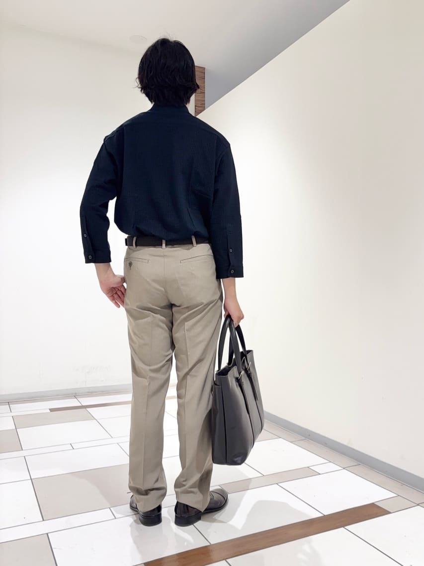 及川さんの「TAKEO KIKUCHI｜【COOL CITY WEAR】アーバンクール パンツ /接触冷感・吸水速乾」を使ったコーディネート