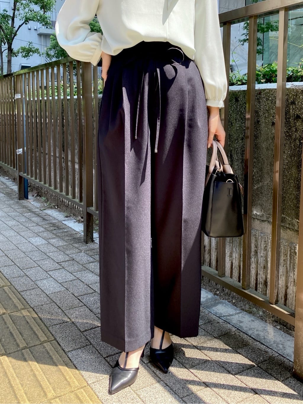 みさかさんの「index｜ストレッチ2タックワイドパンツ【洗濯機洗い可／接触冷感／吸水速乾】」を使ったコーディネート