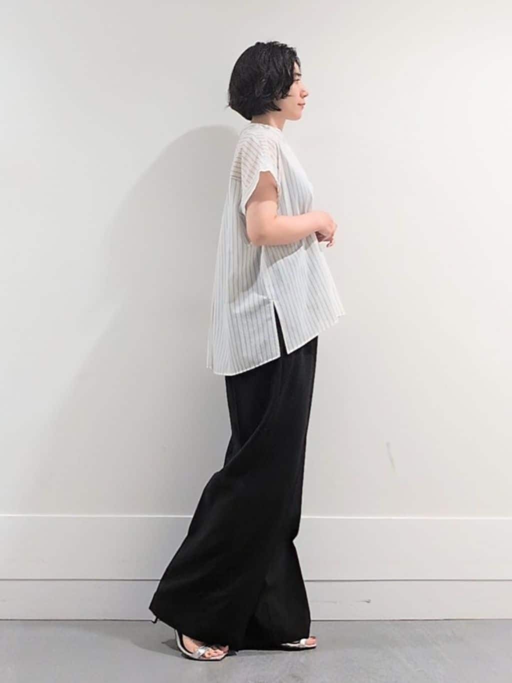 ミズタさんの「UNTITLED｜【洗える/スキッパー】フレンチスリーブシアーブラウス」を使ったコーディネート