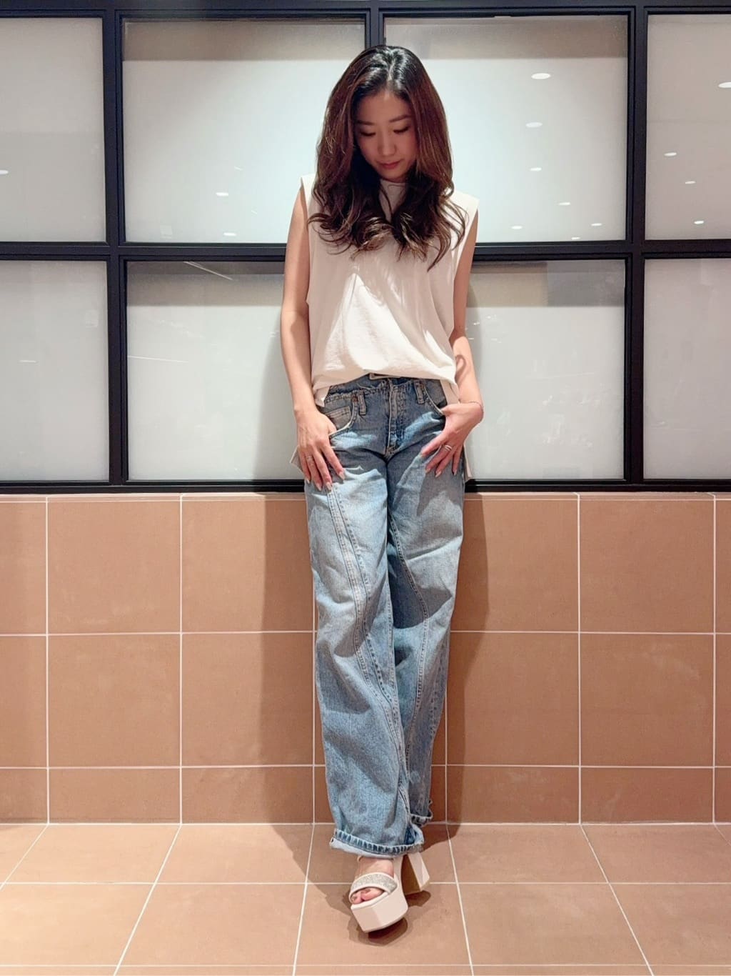 kaoriさんの「ESPERANZA｜【ラク盛り／サンダル】リピーター続出／脚長美脚　ミュールサンダル」を使ったコーディネート