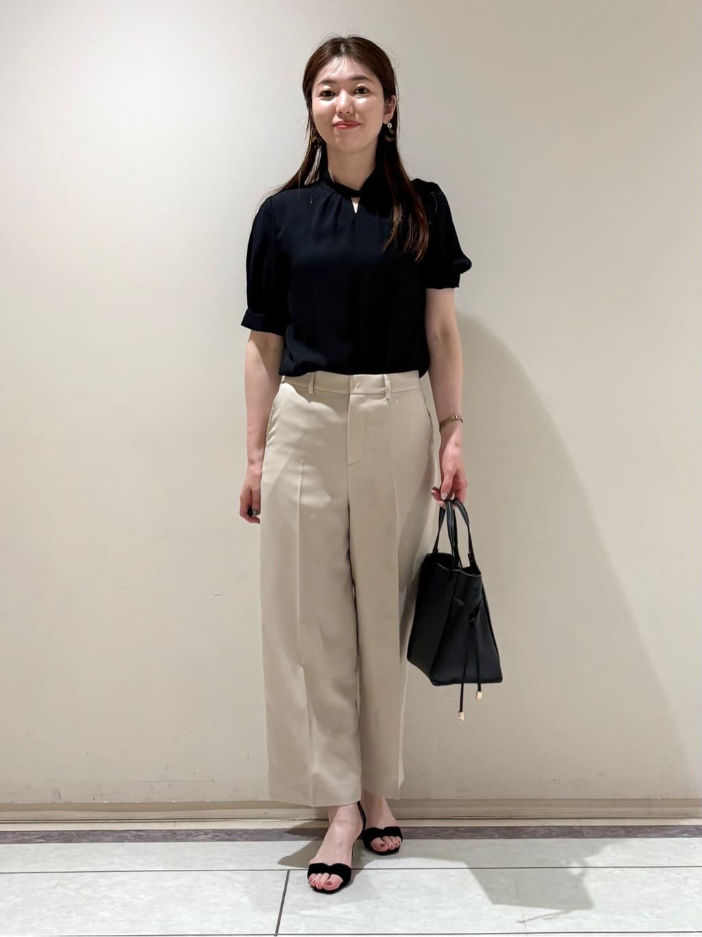 sakiさんの「COUP DE CHANCE｜◆【手洗い可／日本製】パフスリーブブラウス」を使ったコーディネート