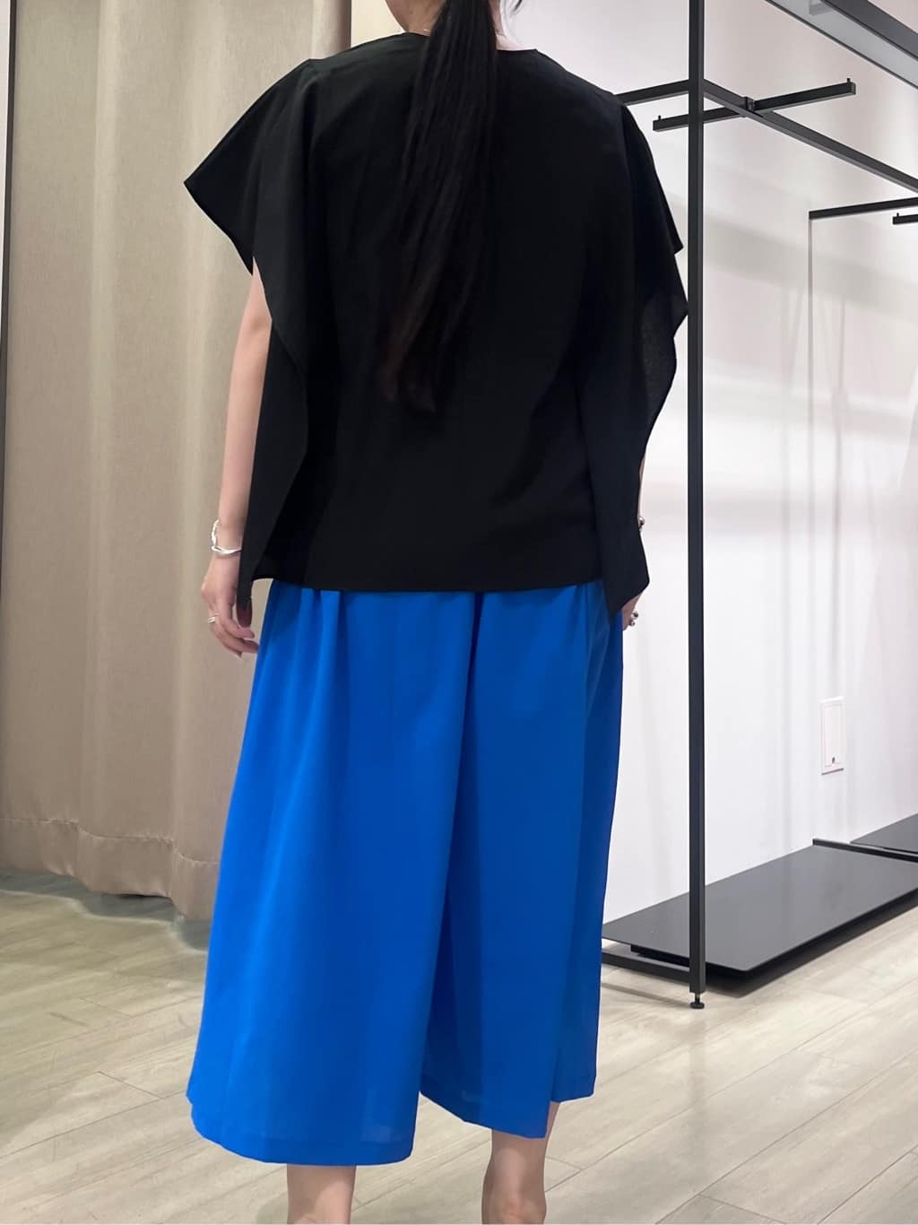 hasuさんの「INDIVI｜【体型カバー】スクエアブラウス」を使ったコーディネート