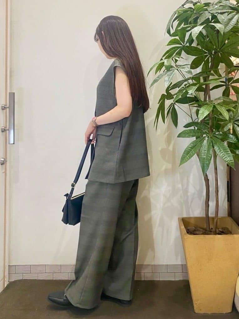 AYUMIさんの「SHOO･LA･RUE｜【S-LL/セットアップ可/洗濯後しわになりにくい】ダブルベスト」を使ったコーディネート