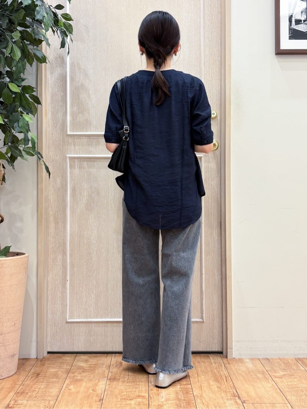 なみさんの「SHOO･LA･RUE｜【S-LL/裏ひんやり/ストレッチ】ワイドストレートデニムパンツ」を使ったコーディネート