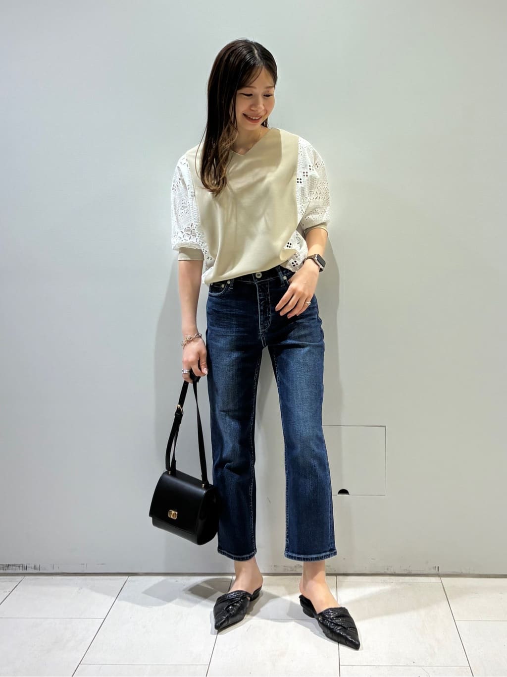KAOさんの「INDIVI｜【褒められデニム】スリムストレート デニムパンツ」を使ったコーディネート