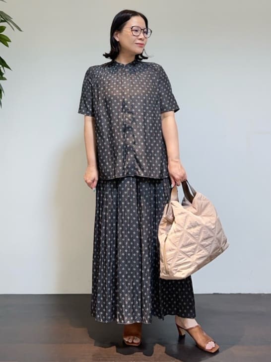 Asamiさんの「UNTITLED｜【セットアップ可/リラクシー/通勤】スクエアジオメ柄ブラウス」を使ったコーディネート
