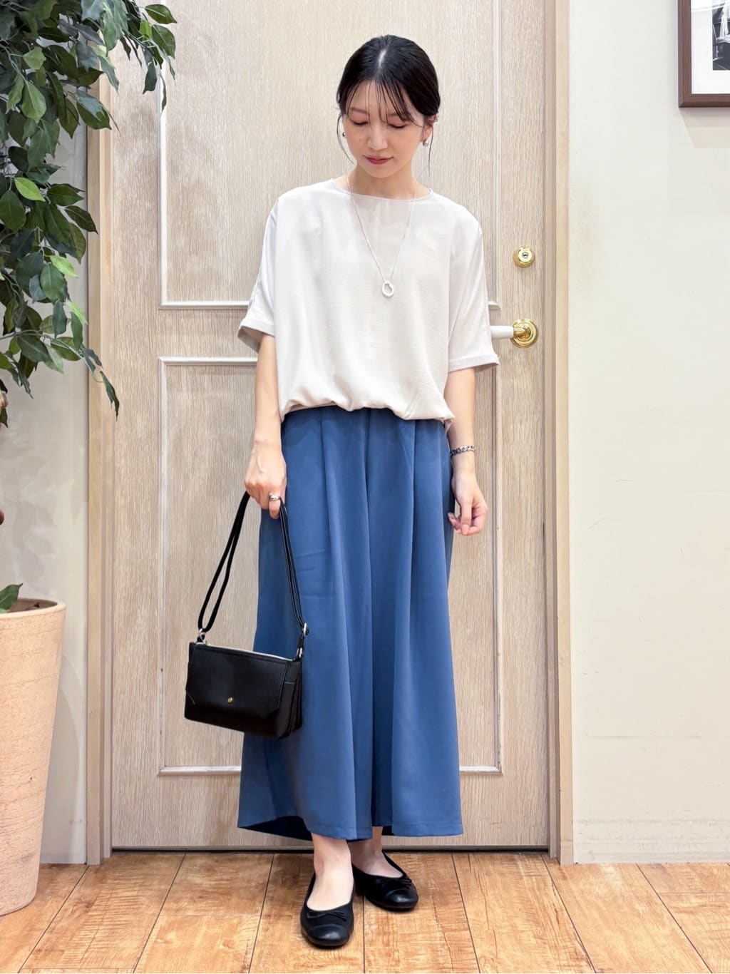 なみさんの「SHOO･LA･RUE｜【洗濯後しわになりにくい】さらっとタッチの 5分袖ドルマンブラウス」を使ったコーディネート